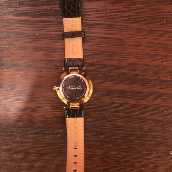 Kenneth Cole Watch with Leather Strap - Picture 4 of 7